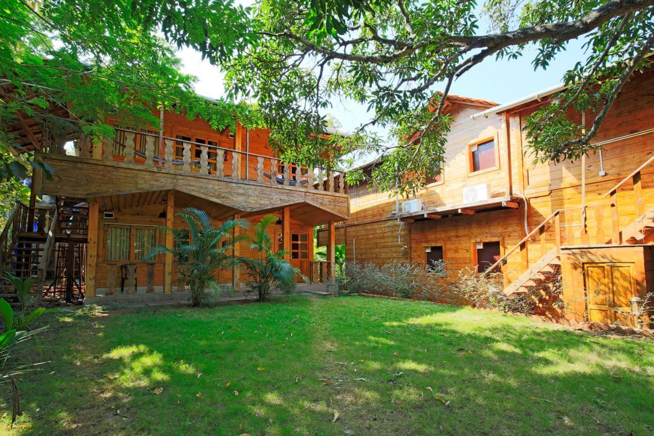 Brushwood Villa- Cottages And Bar 팔로렘 외부 사진