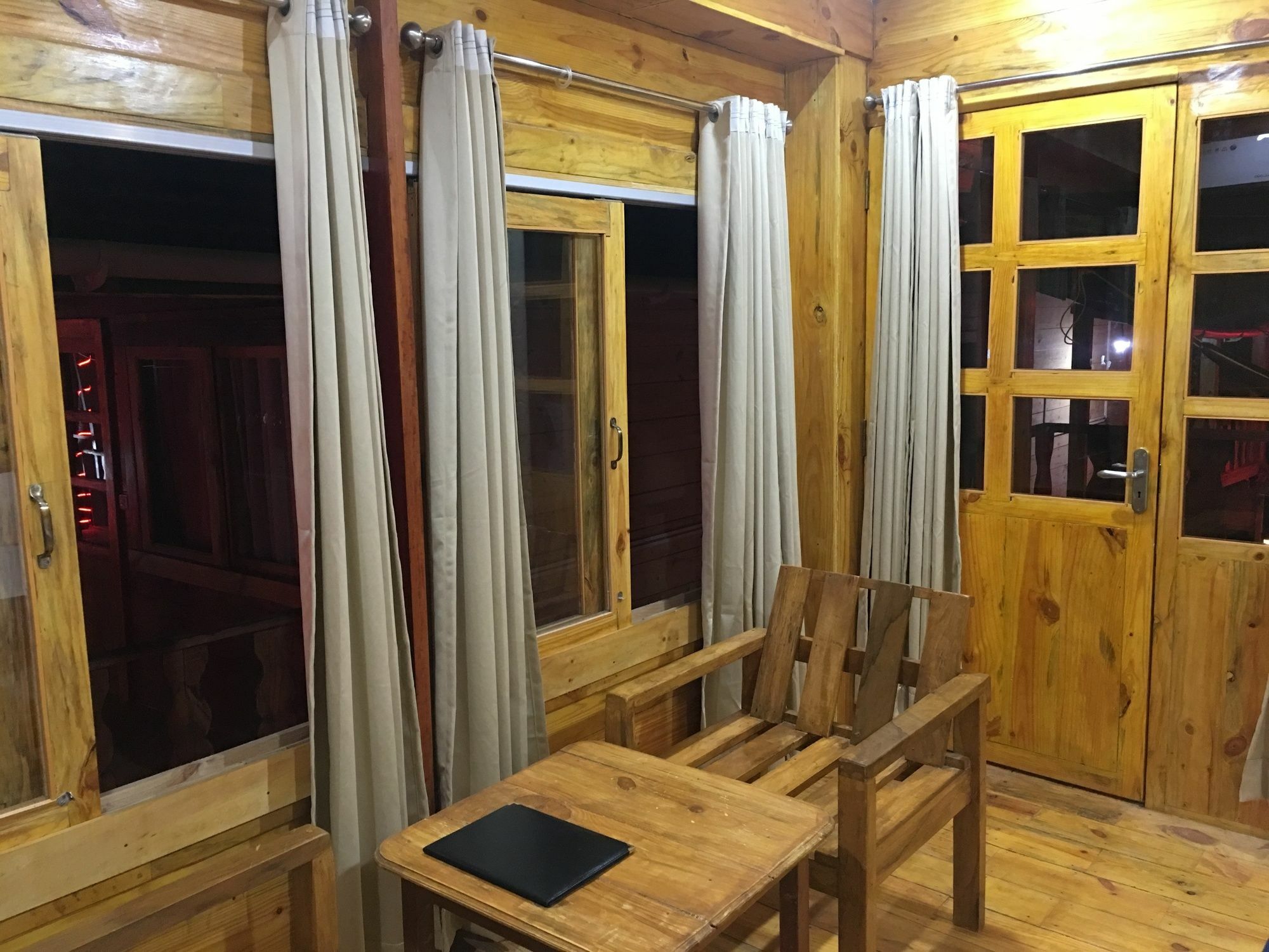 Brushwood Villa- Cottages And Bar 팔로렘 외부 사진