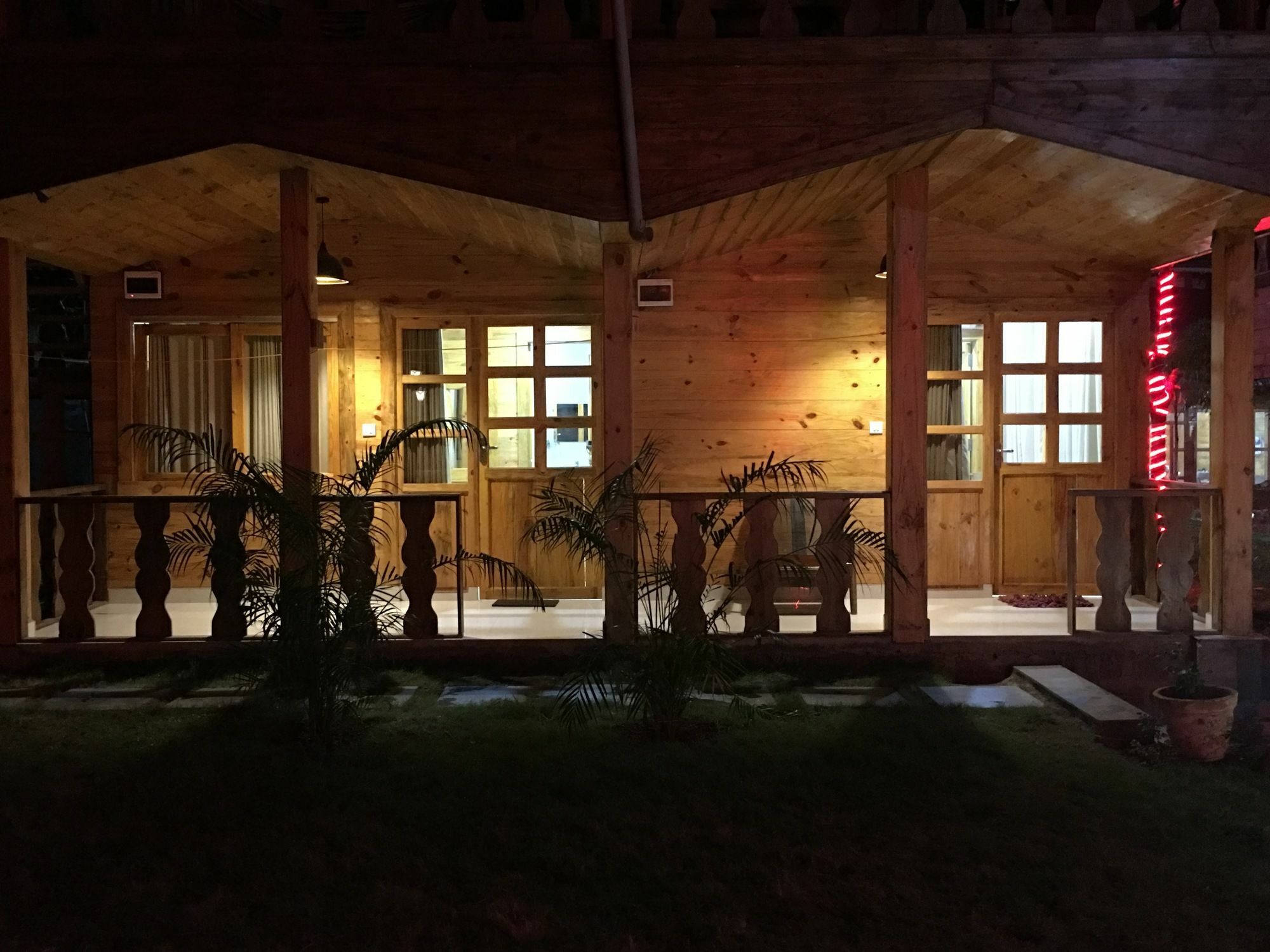 Brushwood Villa- Cottages And Bar 팔로렘 외부 사진